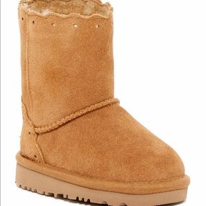 UGG boots Toddler size 6 gently used